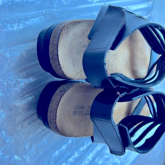 Naot women’s all leather, strapped sandals in black and brown. - Picture 5 of 6